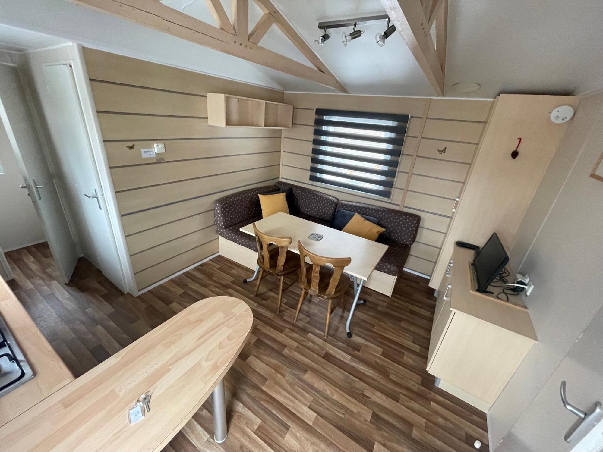 Camping Le Miroir Les Hopitaux-Neufs Kamer foto